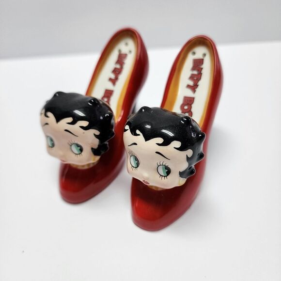 Betty Boop Vintage Shoes Salt and Pepper Shakers - Picture 1 of 10